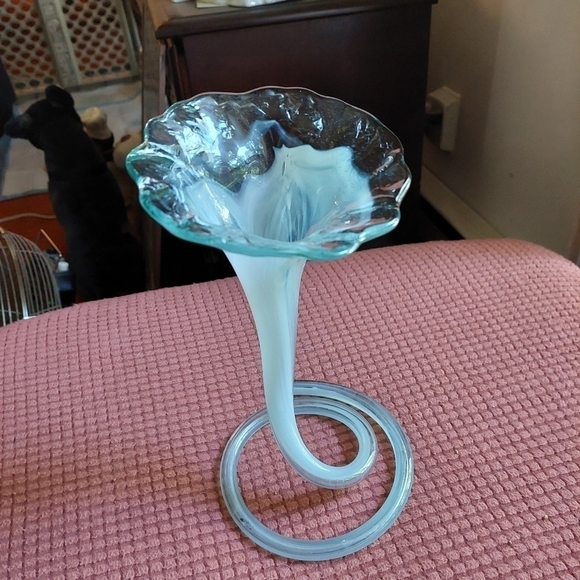 Vintage* Mid-Century Hand-blown One Piece Trumpet Glass Vase with Coiled Base - Picture 1 of 6